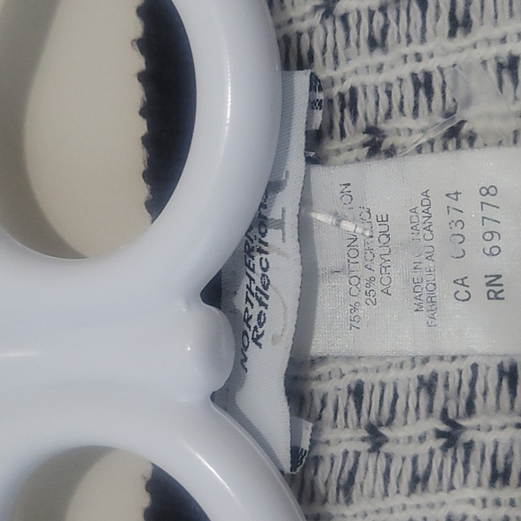 Northern Reflections  V-neck Cardigan Sweater in Blue, green, white mix size M - Picture 6 of 15